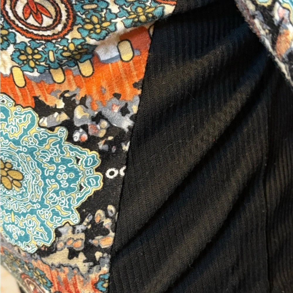 Colorful Patterned Long Sleeve Top - Picture 3 of 6
